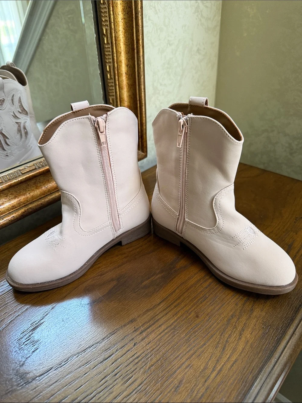 New without tag. Girls light pink Western Booties with Glitter Cutouts. Size 10. - Picture 5 of 11